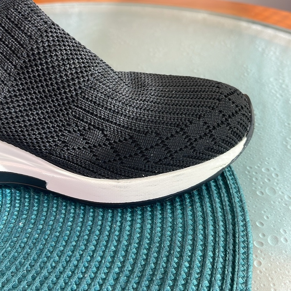 Stylish Black Slip-On Women's Sneakers - Picture 7 of 8